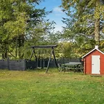 2 Bedroom Gorgeous In Semesterbostad