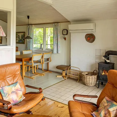 2 Bedroom Gorgeous In Prázdninový dům *
